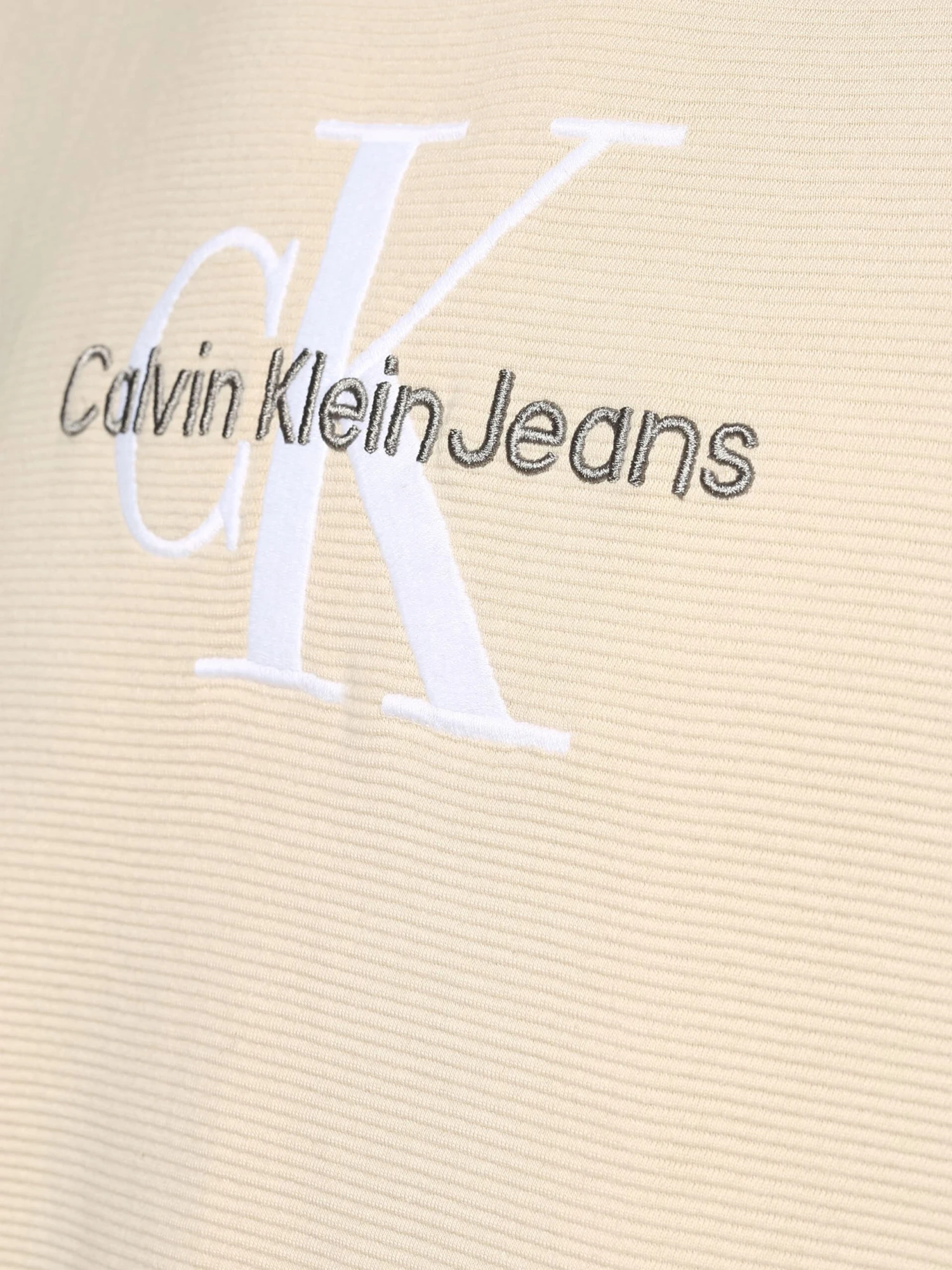Sweatshirt in sand Calvin Klein Jeans Sweatshirt In Sand -Kinder Erwachsene Produkte Geschäft calvin klein jeans sweatshirt in sand 2 scaled