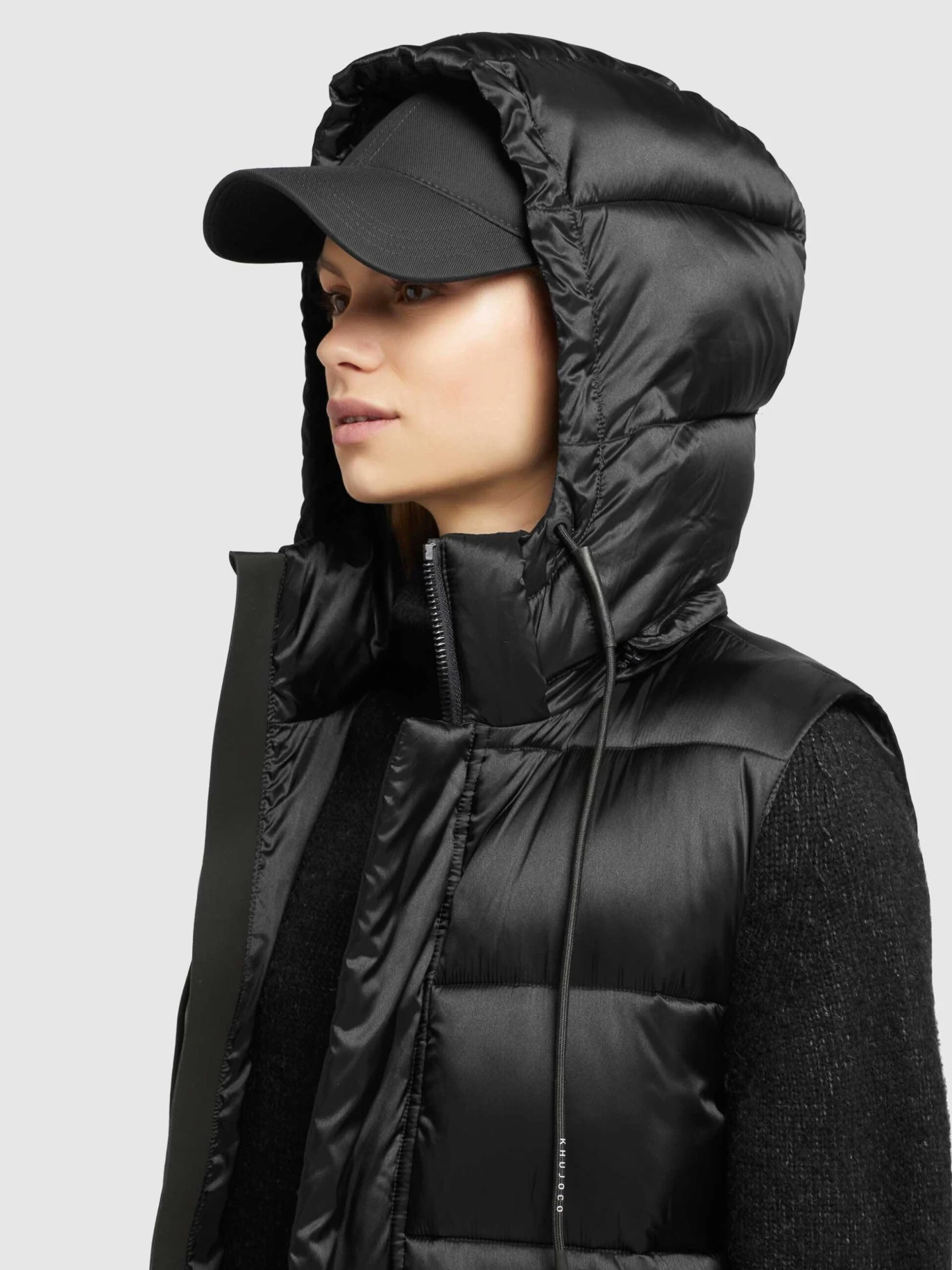 Weste TOURIN SATIN in Schwarz Khujo Weste TOURIN SATIN In Schwarz -Kinder Erwachsene Produkte Geschäft khujo weste tourin satin in schwarz 6 scaled