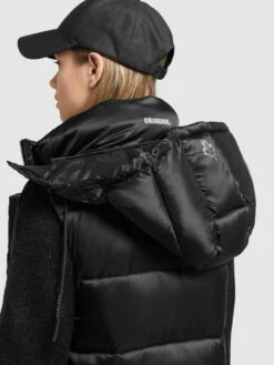 Khujo Weste TOURIN SATIN In Schwarz 9 Khujo Weste TOURIN SATIN In Schwarz -Kinder Erwachsene Produkte Geschäft khujo weste tourin satin in schwarz 7