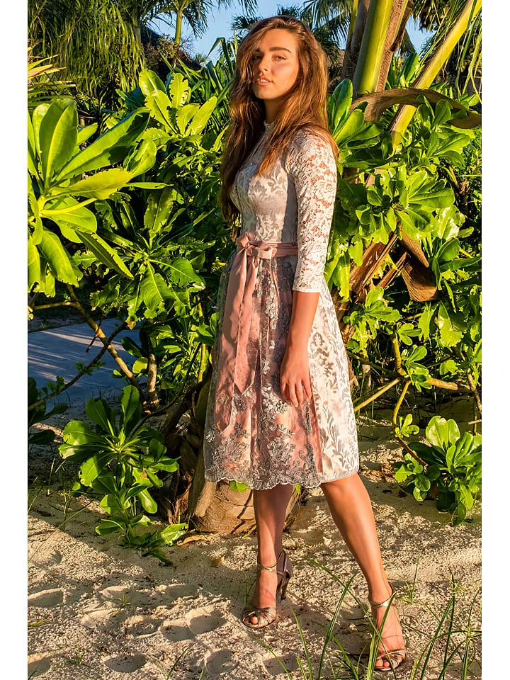 Dirndl "Caprisa" in Rosé/ Hellgrau Dirndl "Caprisa" In Rosé/ Hellgrau -Kinder Erwachsene Produkte Geschäft stockerpoint dirndl caprisa in rose hellgrau 1