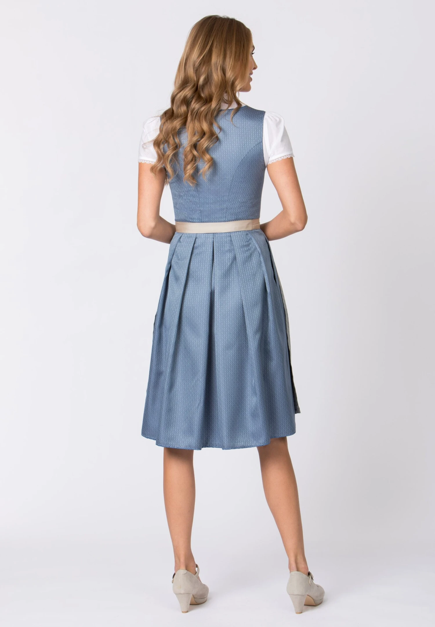 Midi Dirndl "Irit" in rauchblau Midi Dirndl "Irit" In Rauchblau -Kinder Erwachsene Produkte Geschäft stockerpoint midi dirndl irit in rauchblau 2 scaled
