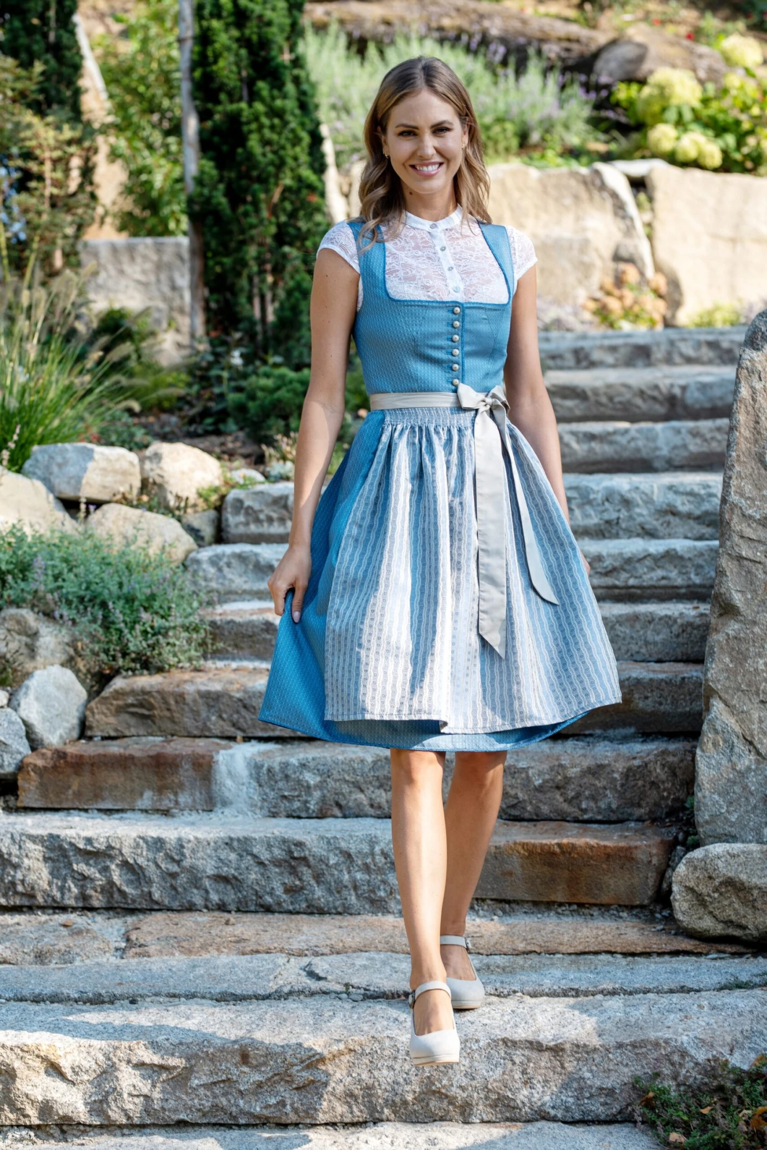 Midi Dirndl "Irit" in rauchblau Midi Dirndl "Irit" In Rauchblau -Kinder Erwachsene Produkte Geschäft stockerpoint midi dirndl irit in rauchblau 6 scaled